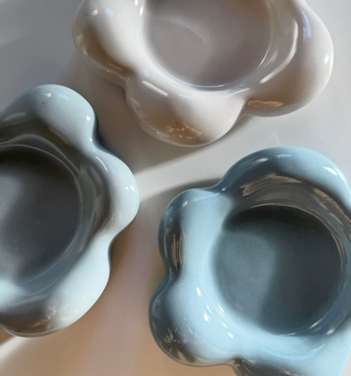 Large Asymmetrical Bubble Tray