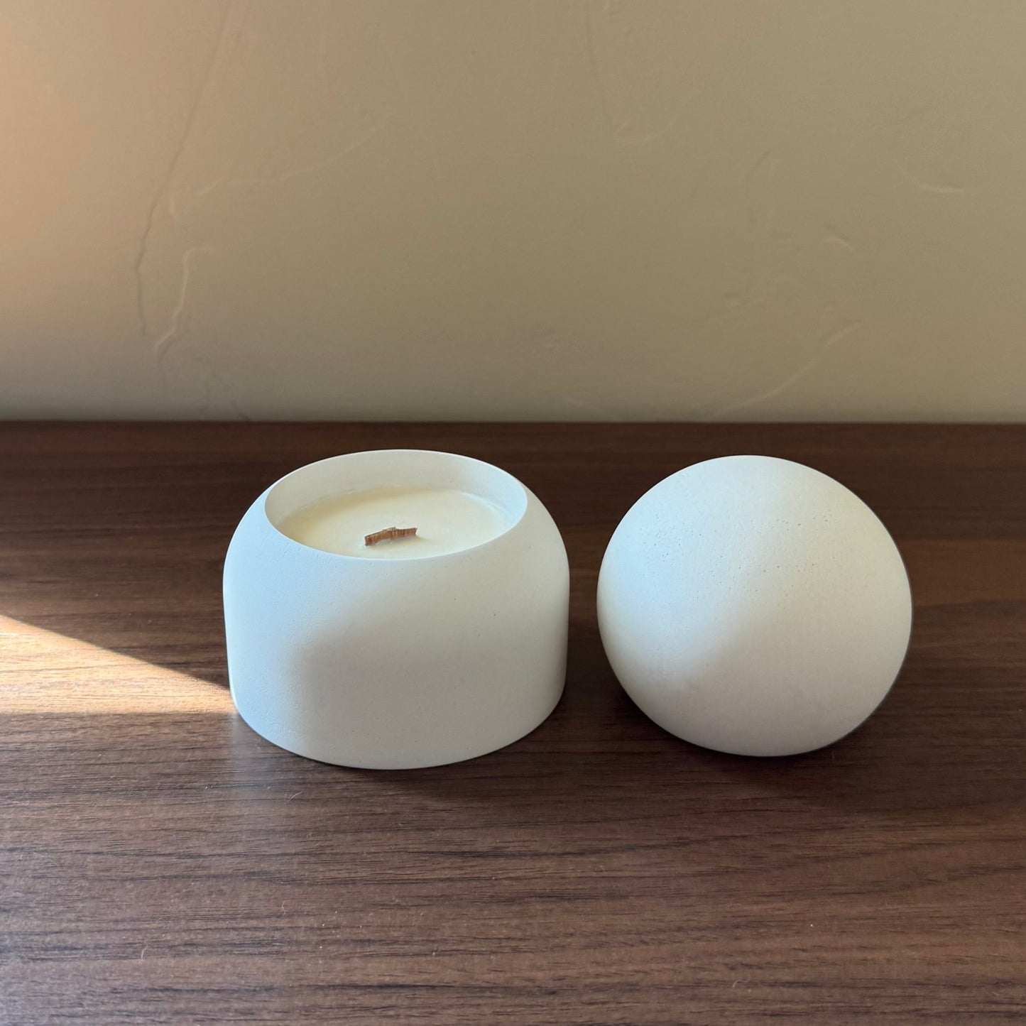 The Domi Concrete Candle w/lid - Refillable